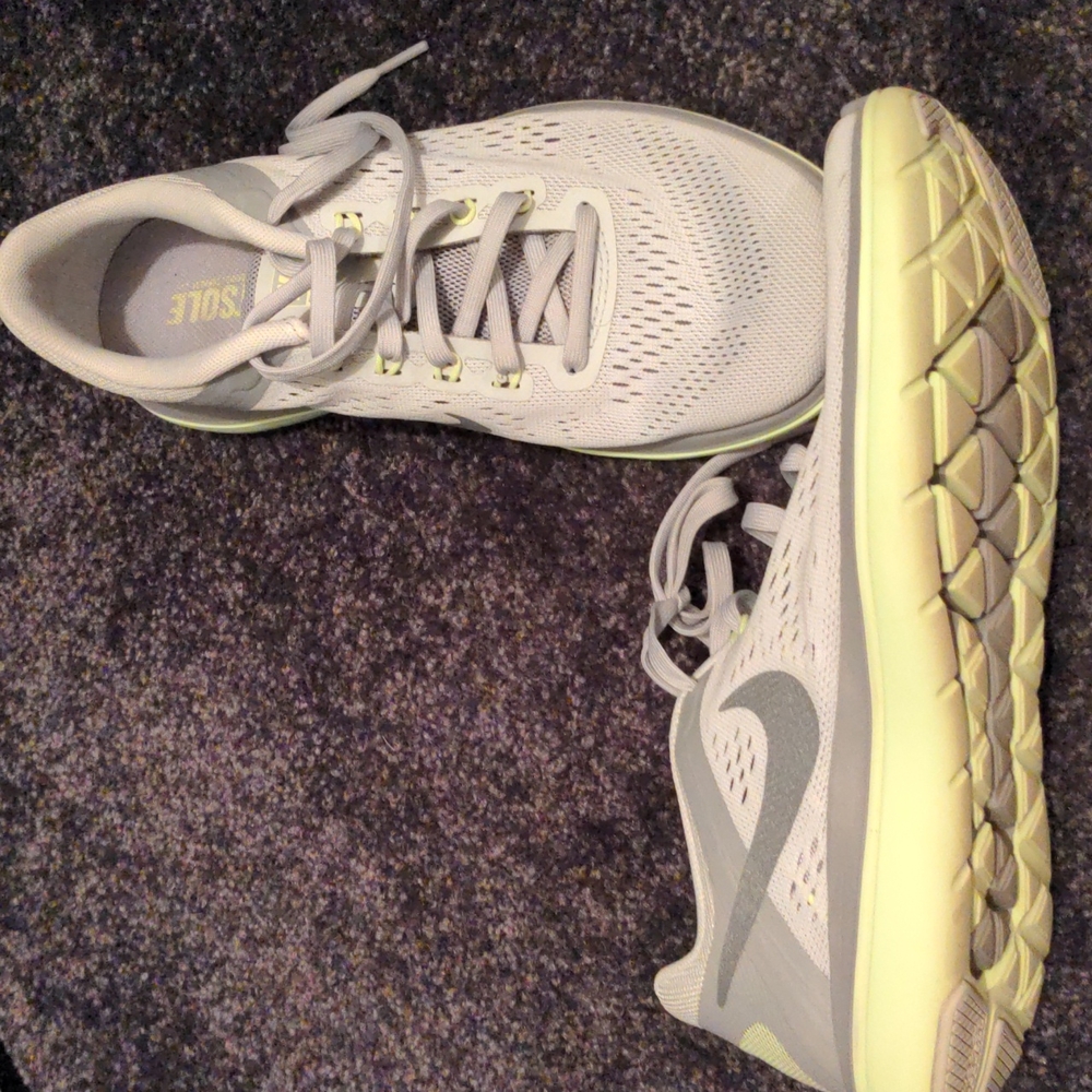 Nike size 8 running shoes